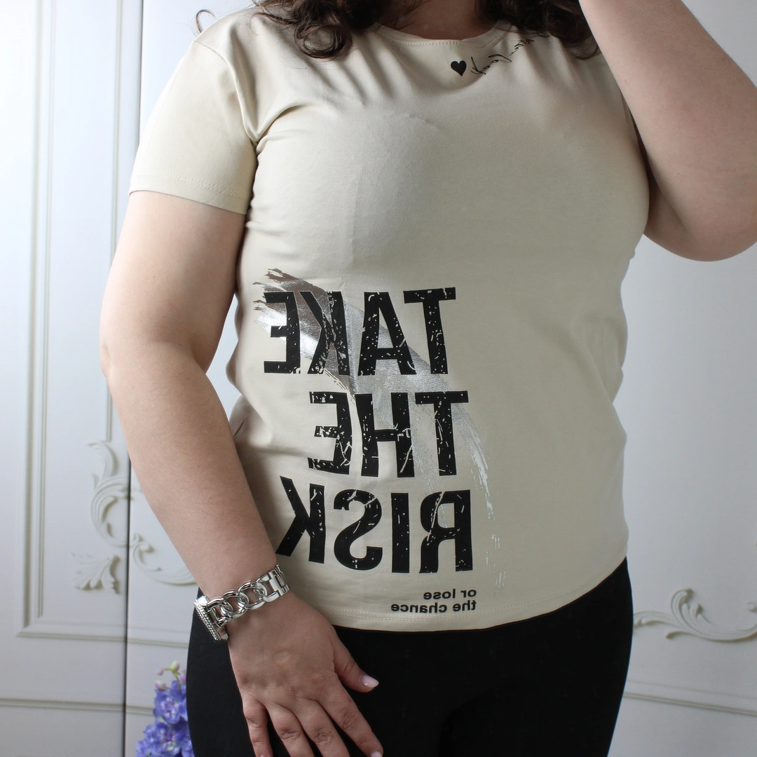 Жіноча блакитна футболка для подорожей: компактна та зручна