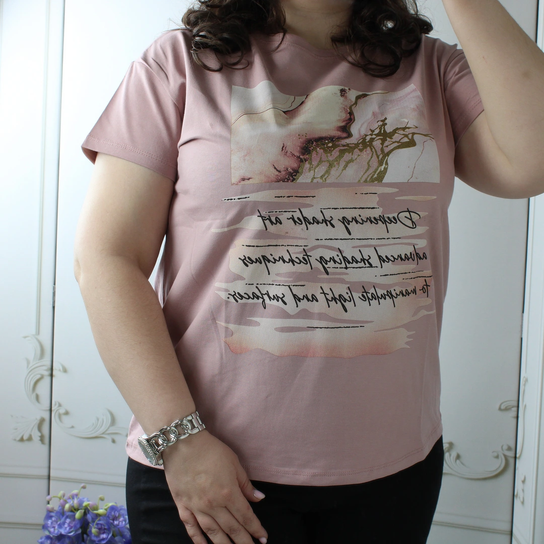 Жіноча футболка батал чорна для міського стилю: універсальність