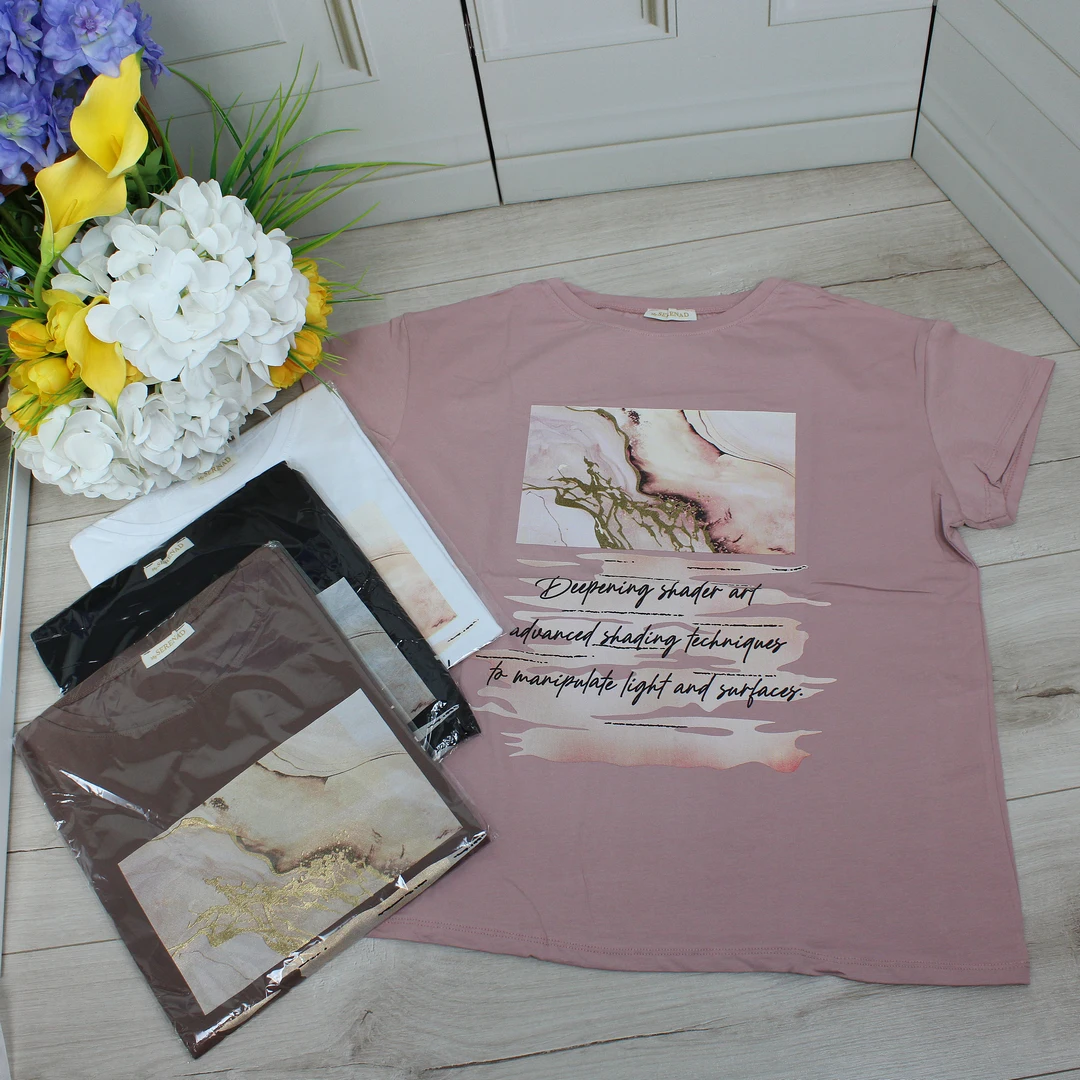 Жіноча футболка батал пудрова для зимових свят: затишок та стиль