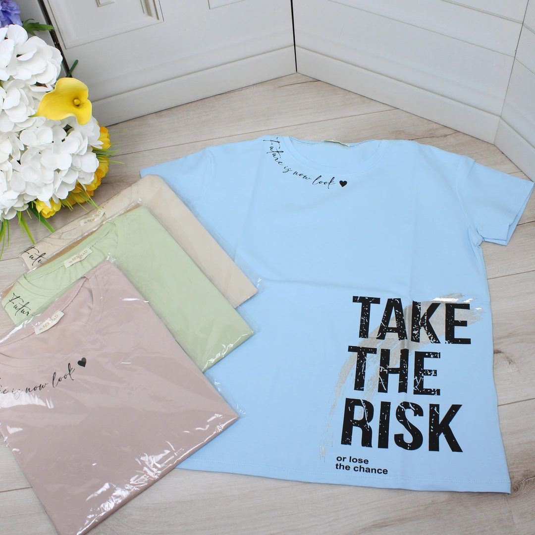 Жіноча блакитна футболка для подорожей: компактна та зручна