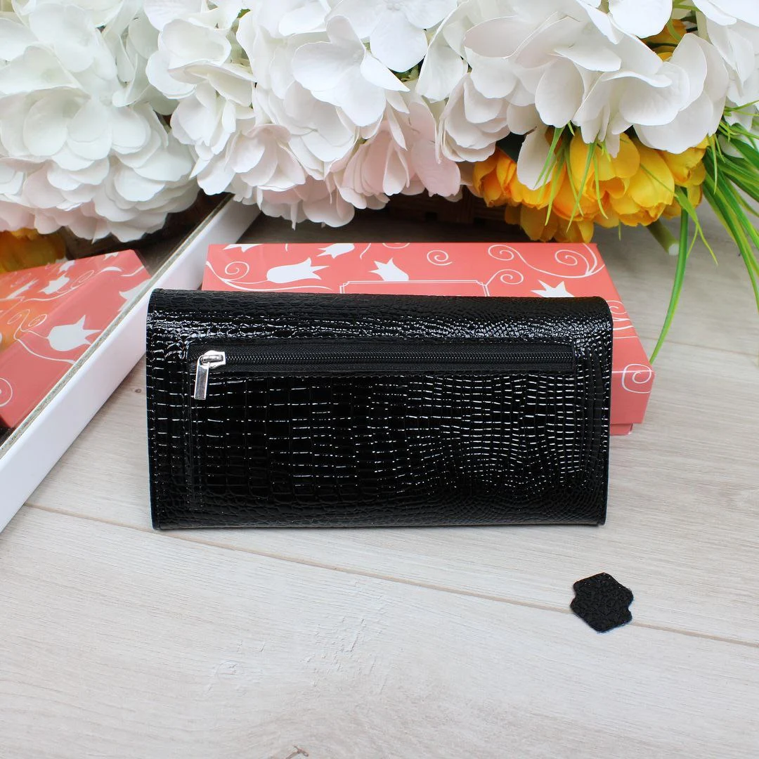 Класичний гаманець для ділової жінки: елегантність та статус