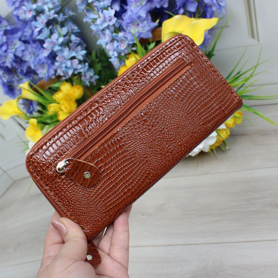 Жіночий гаманець рудий: вигідне поєднання ціни та якості