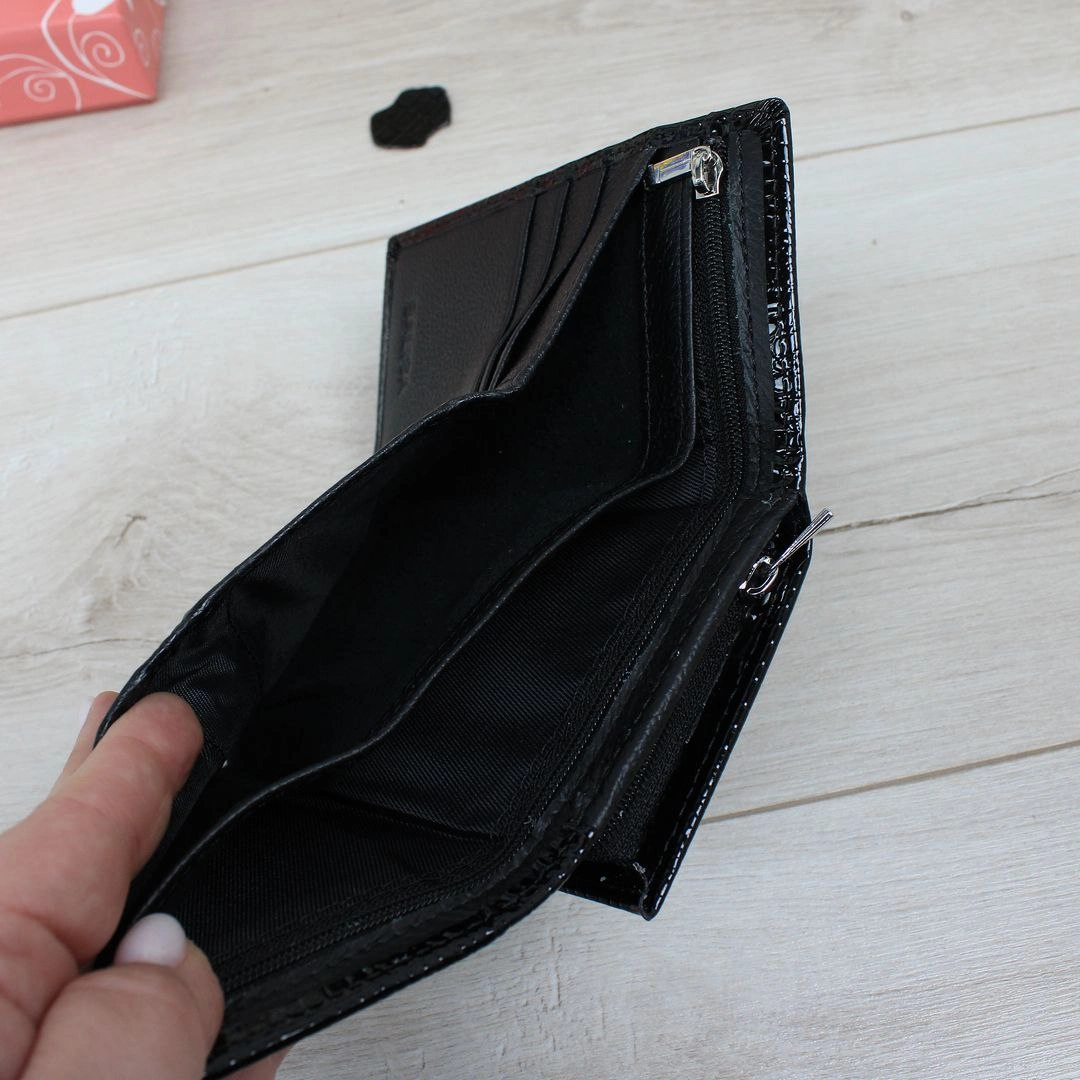 Класичний гаманець чорний: організація робочих фінансів