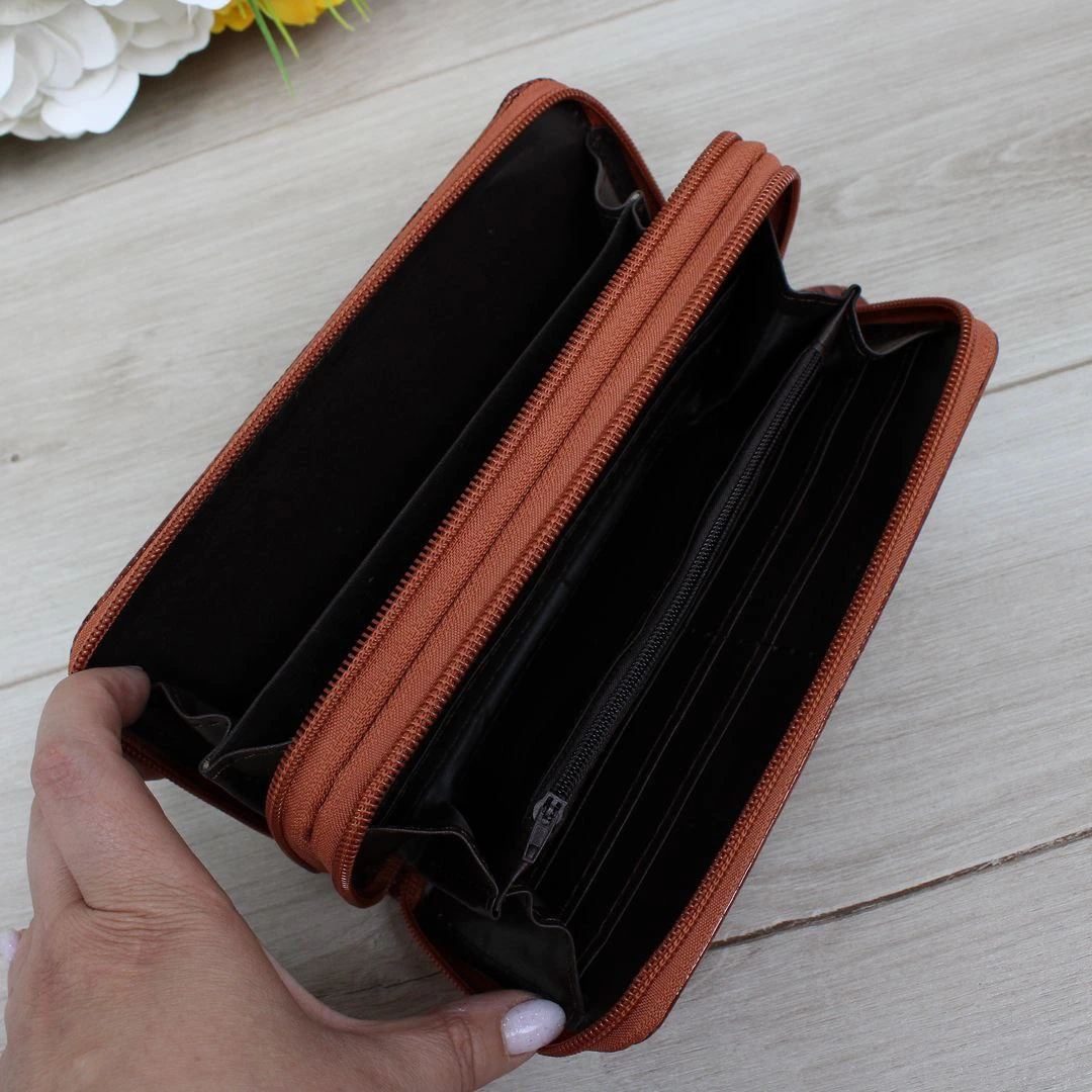 Стильний гаманець рудий: теплий акцент осіннього гардеробу