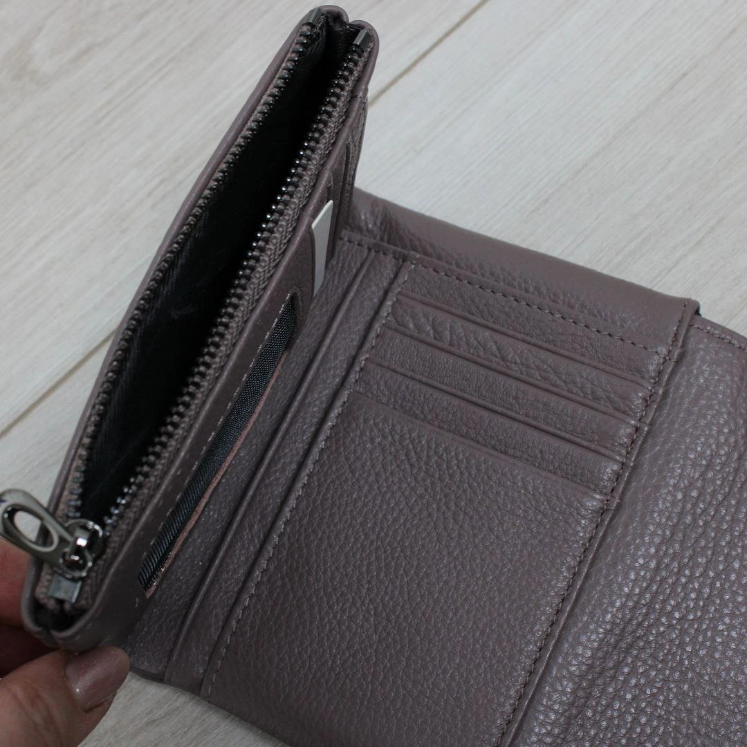 Стильний гаманець пудра: порядок серед дитячих дрібничок