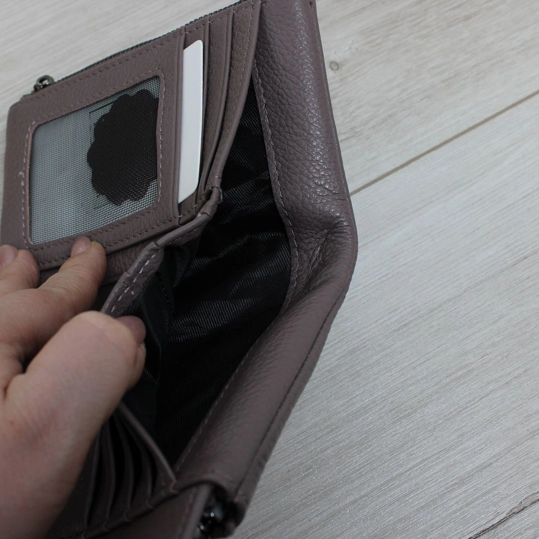 Стильний гаманець пудра: порядок серед дитячих дрібничок