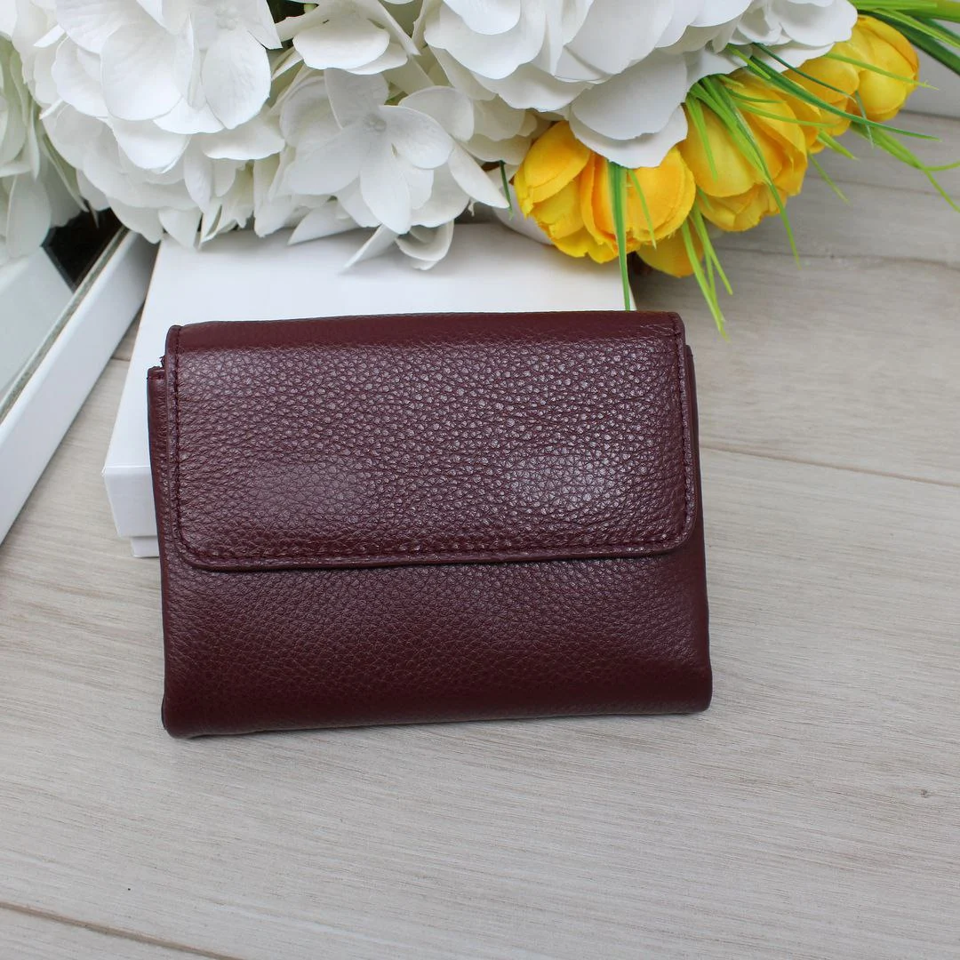 Елегантний гаманець бордо: статусний акцент ділового образу