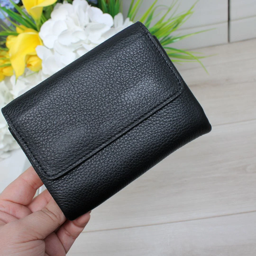 Класичний гаманець чорний: розумна покупка для економних