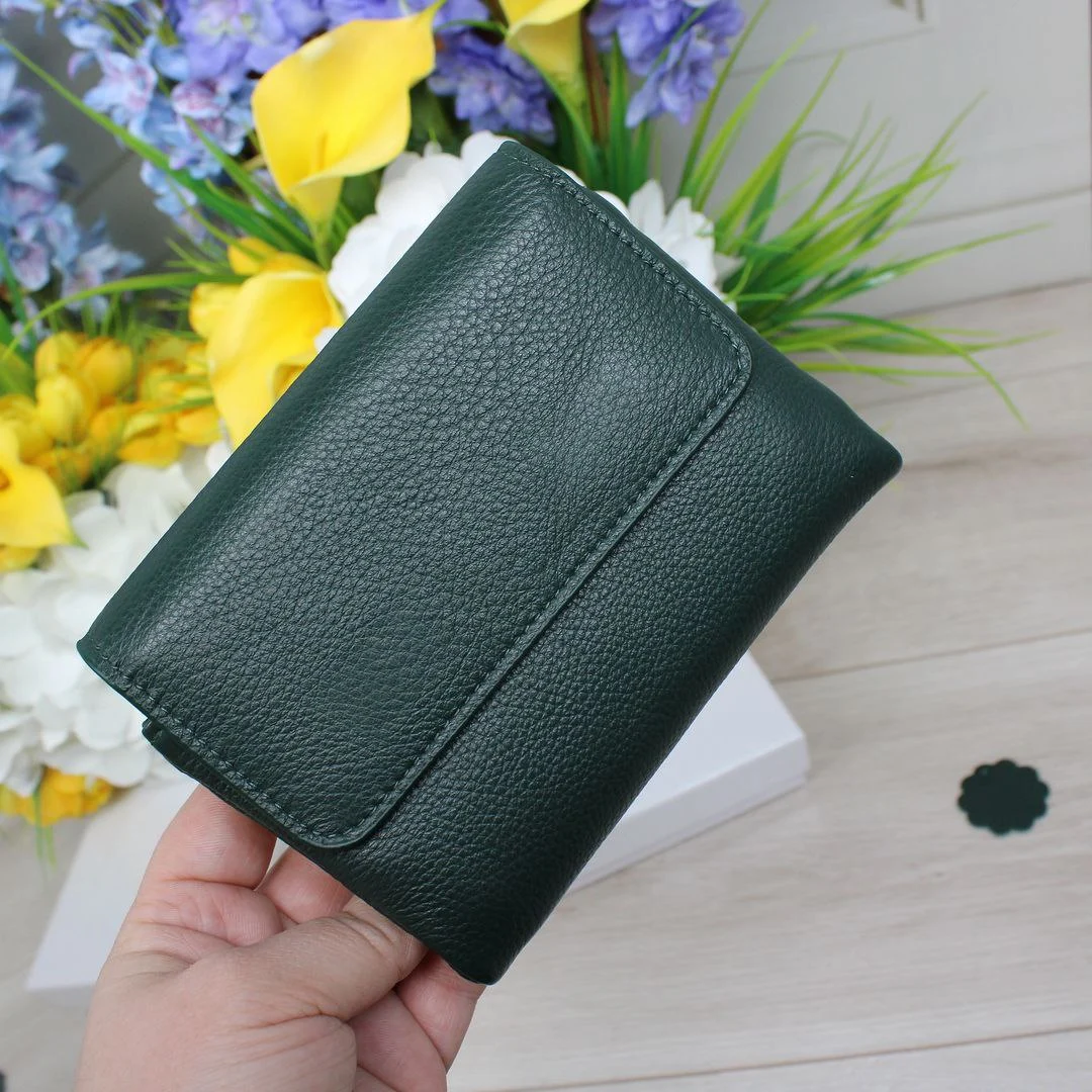 Стильний гаманець зелений: організація робочих фінансів