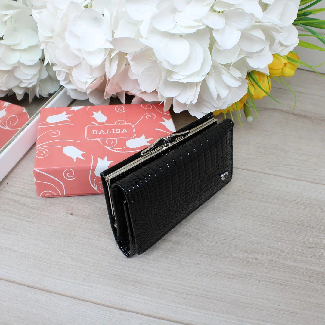 Чорний жіночий гаманець-мінімаліст: порядок у стилі без зайвих деталей