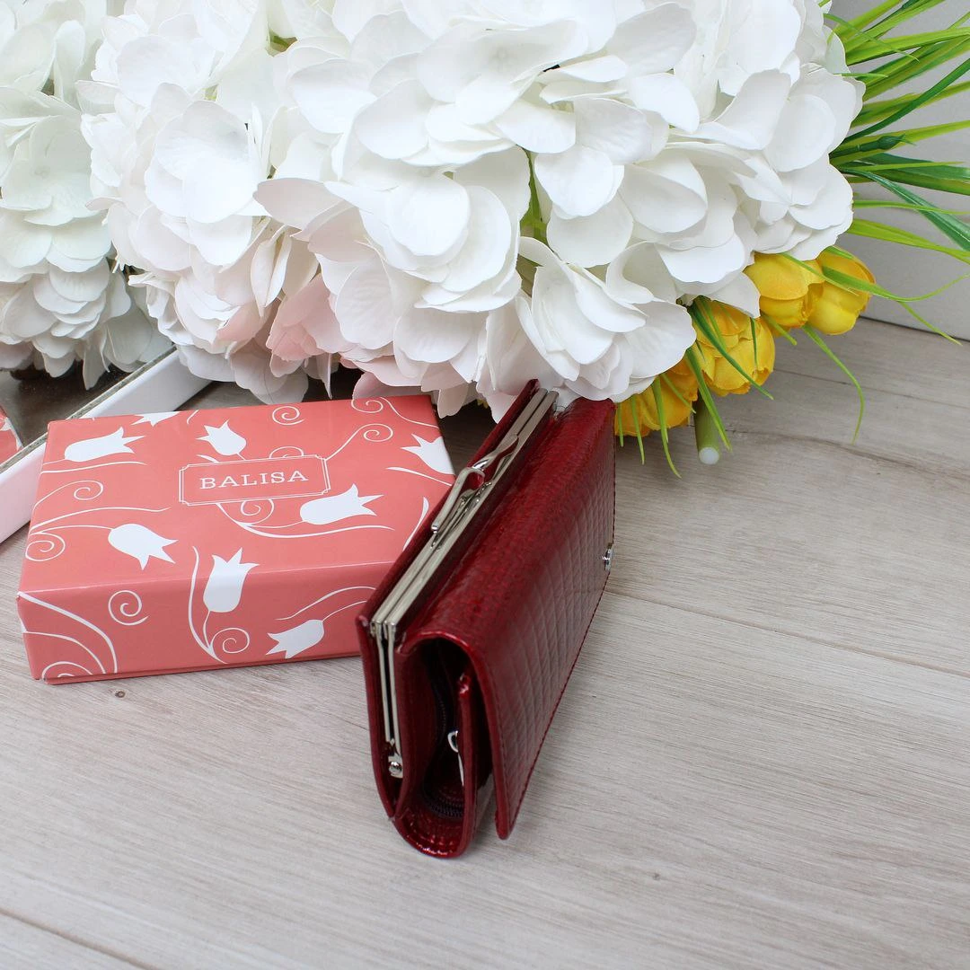 Жіночий гаманець червоний для ділової жінки: елегантний та функціональний