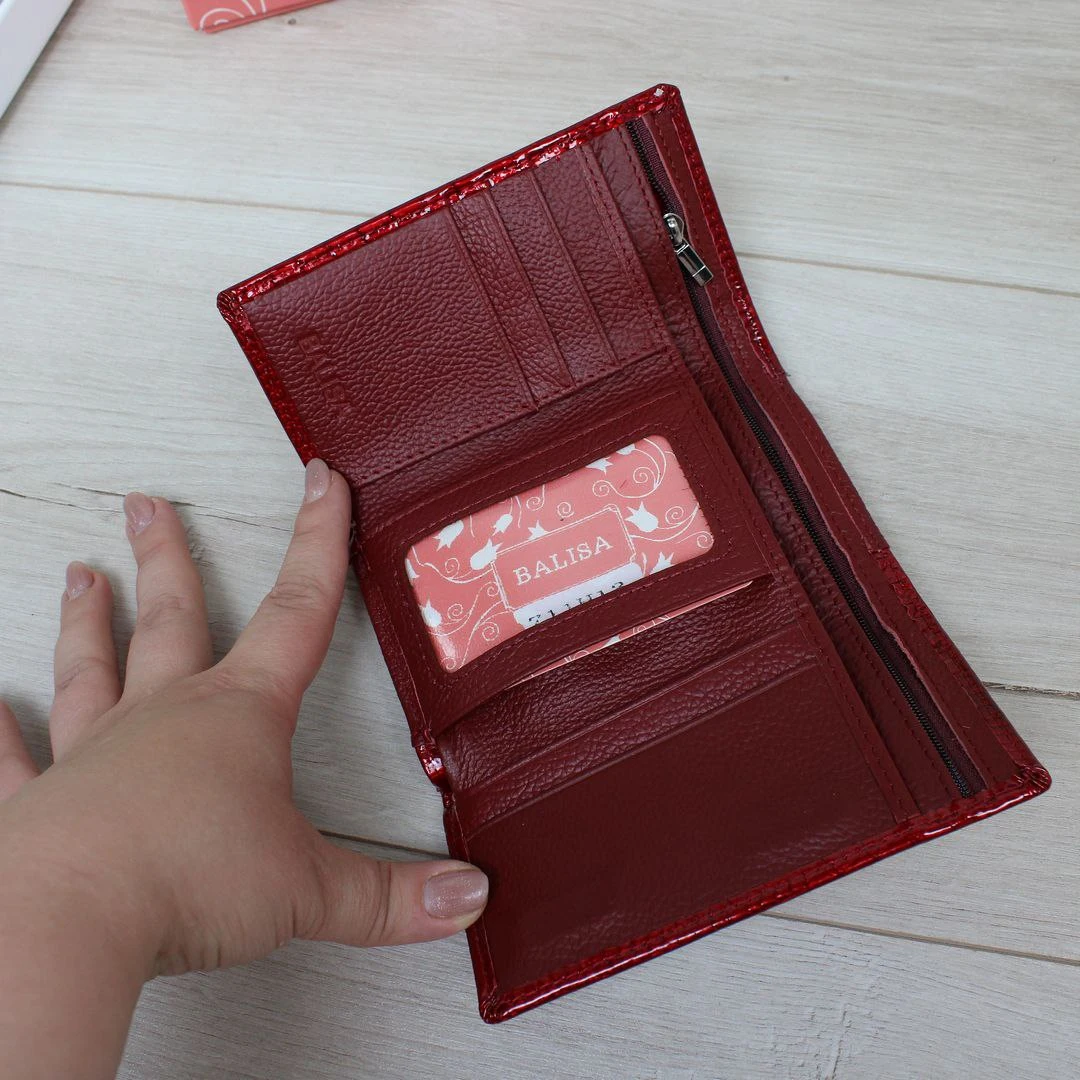 Жіночий гаманець червоний для ділової жінки: елегантний та функціональний