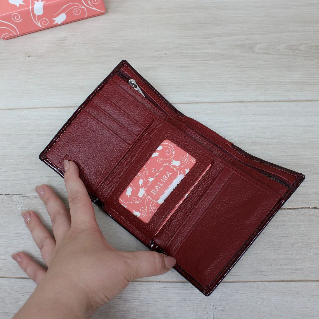 Гаманець жіночий бордо: компактний та місткий для щоденних справ