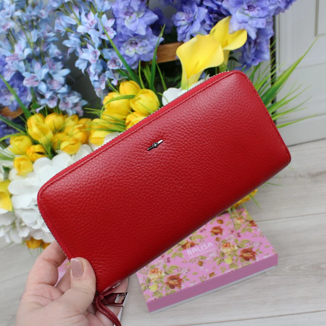 Жіночий гаманець червоний для ділової жінки: стиль та організація
