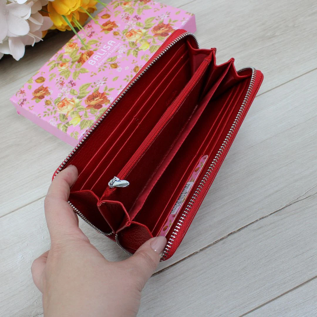Жіночий гаманець червоний для ділової жінки: стиль та організація
