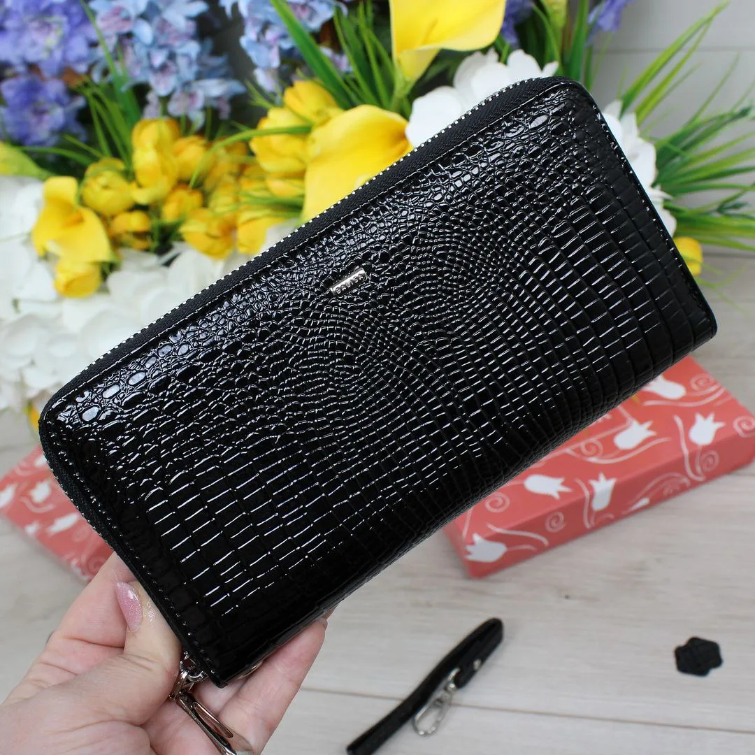 Мінімалістичний чорний гаманець: стиль без зайвих деталей