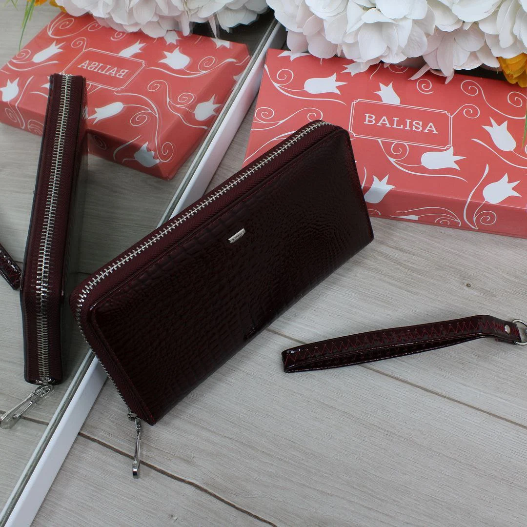 Гаманець бордо з відділом для монет: порядок у фінансах