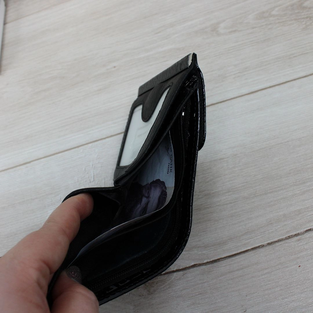 Класичний гаманець чорний універсальний для подорожей та бізнесу