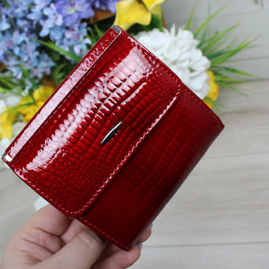 Стильний гаманець червоний для щоденних перемог з відділом для монет