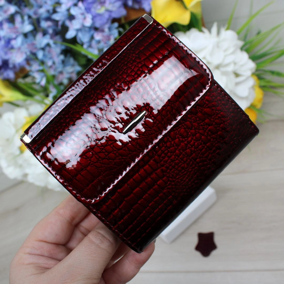 Жіночий гаманець бордо компактний на магніті для важливого