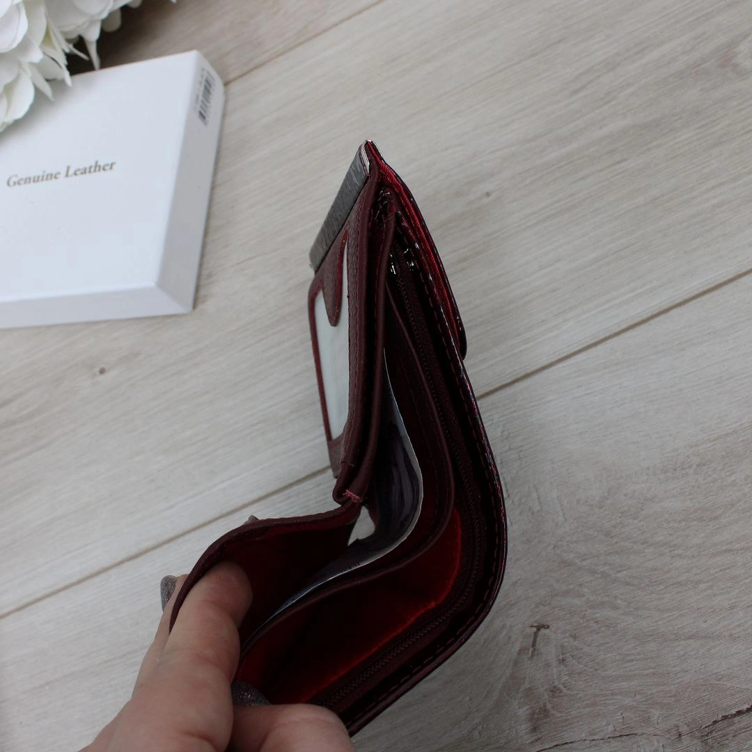 Жіночий гаманець бордо компактний на магніті для важливого