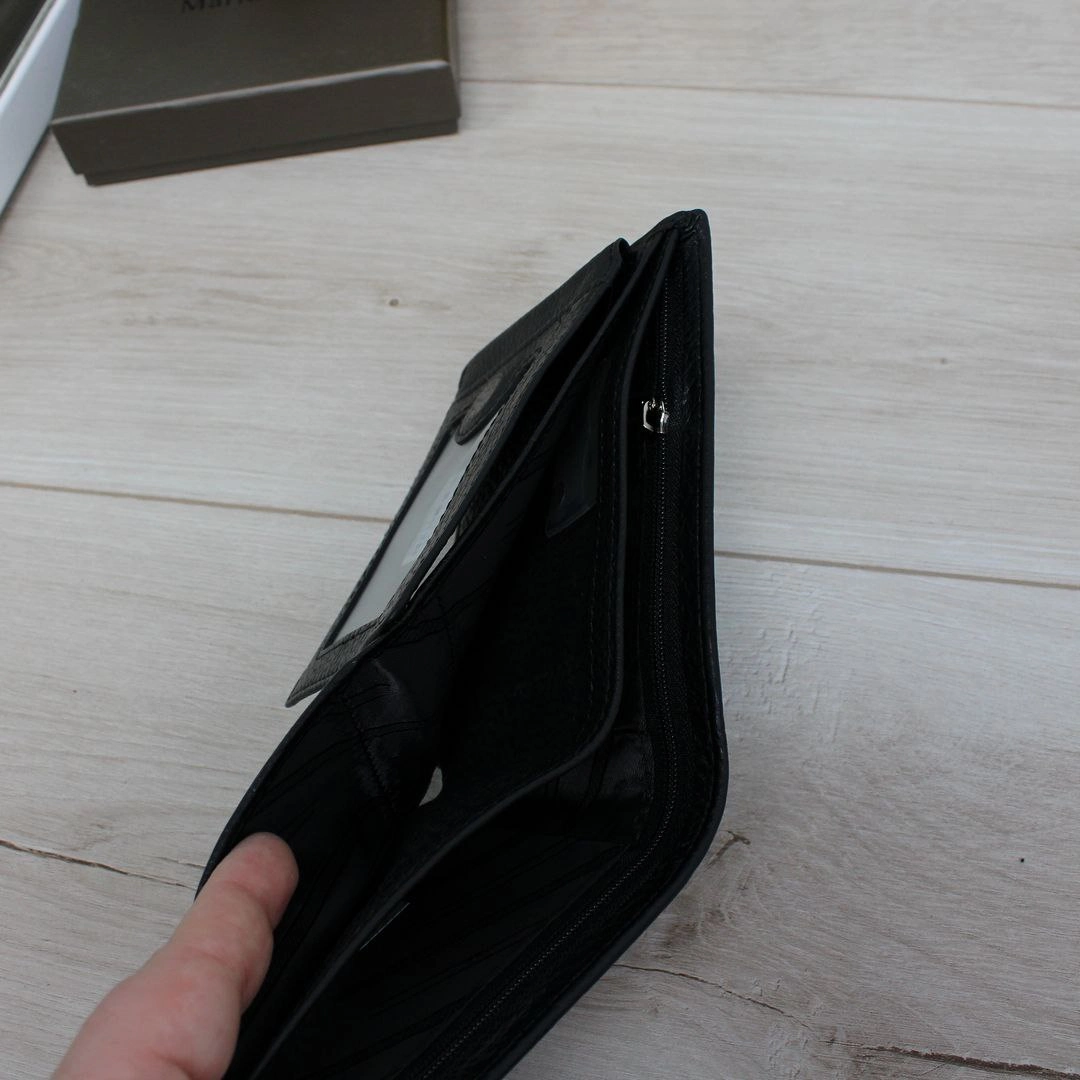 Класичний чоловічий гаманець чорний для бізнесу та повсякдення