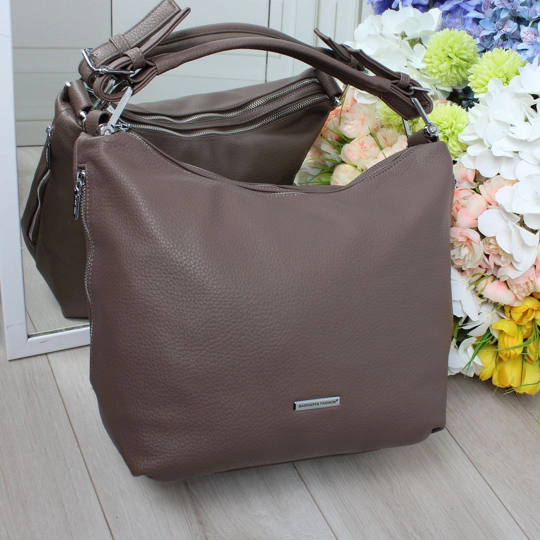 Містка сумка-мішок Темна Пудра з еко-шкіри – свобода рухів для мам