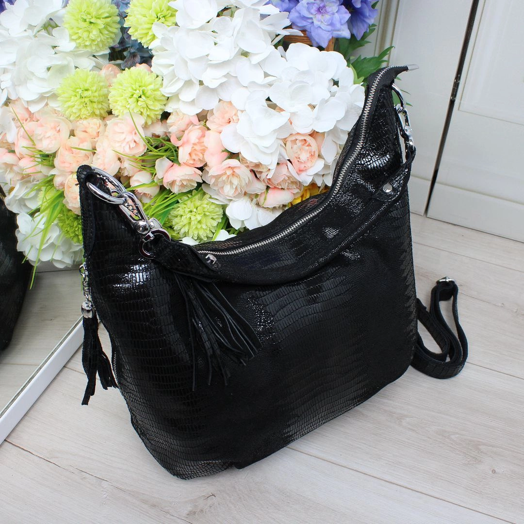 Жіноча сумка-мішок чорна з шкіри для творчих міських пошуків