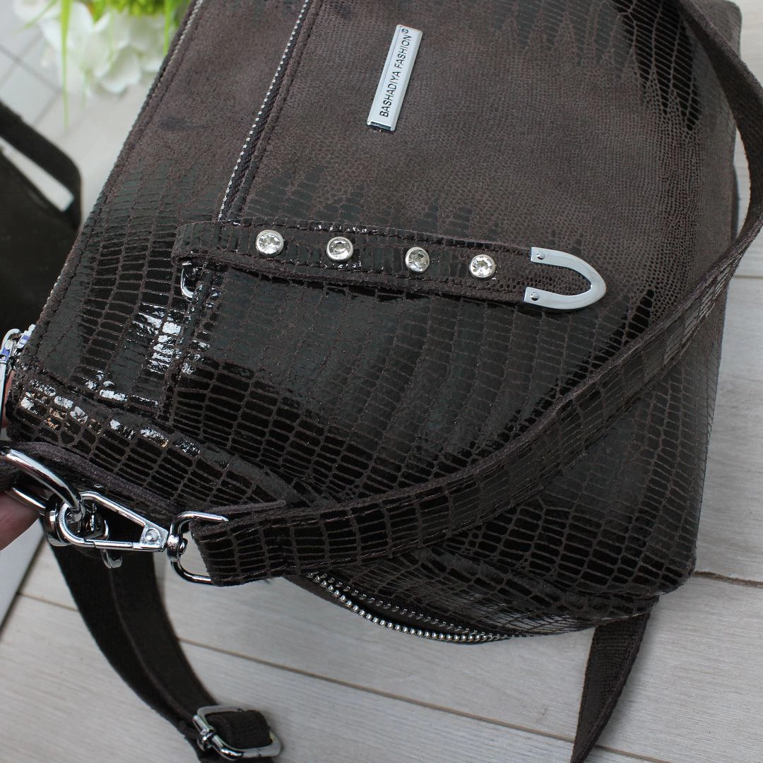 Жіноча сумка через плече для подорожей: легка та функціональна