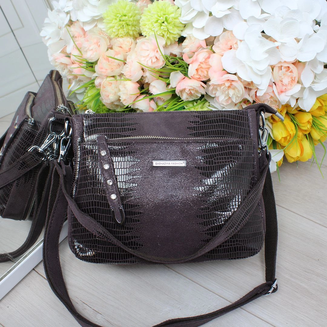 Жіноча сумка крос-боді для кар'єристки: елегантна та функціональна