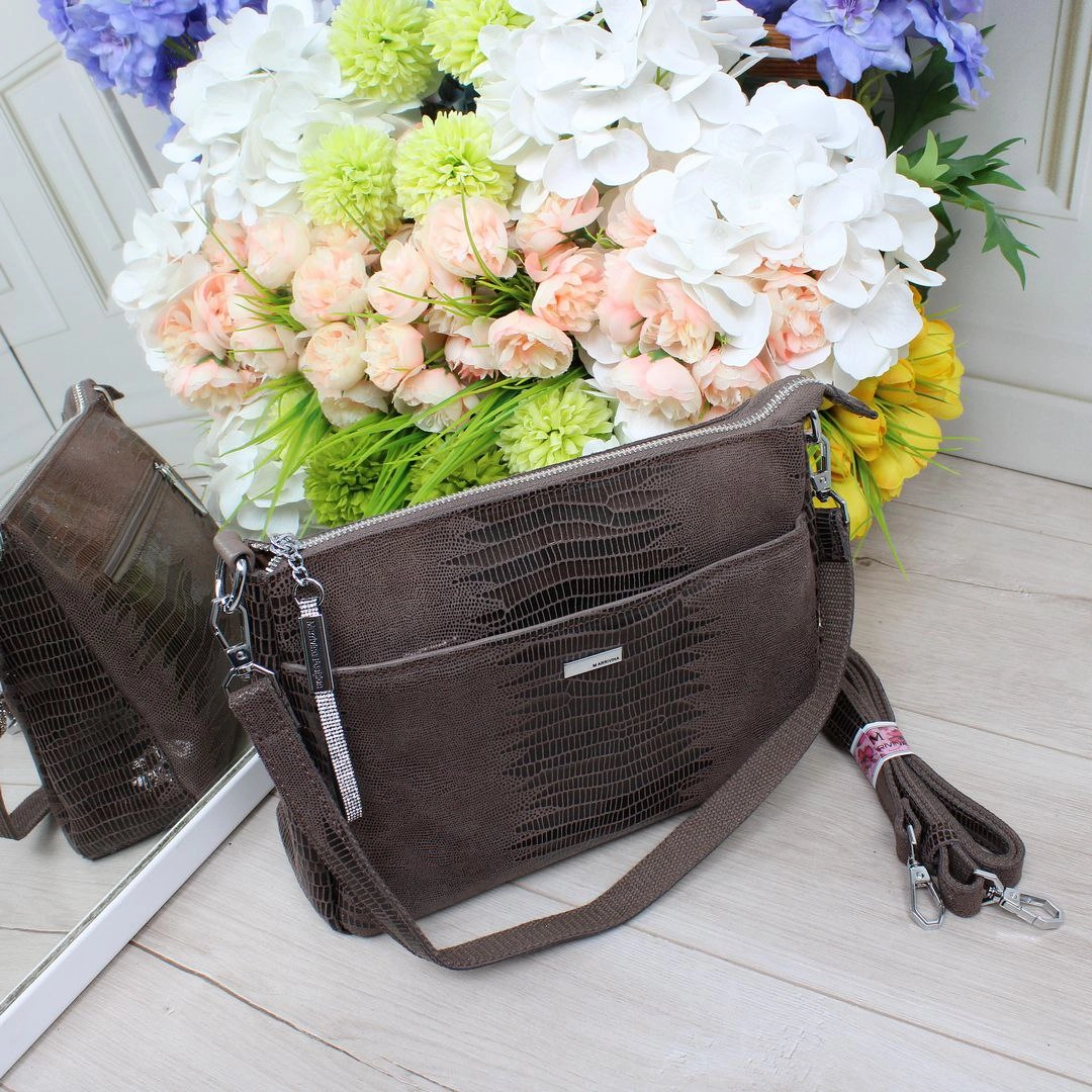 Жіноча сумка капучіно з натуральної лазерної шкіри через плече