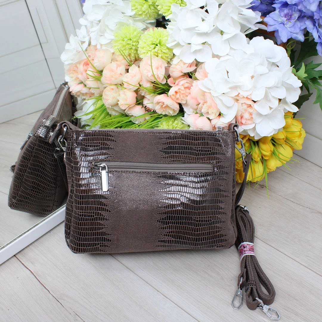 Жіноча сумка капучіно з натуральної лазерної шкіри через плече