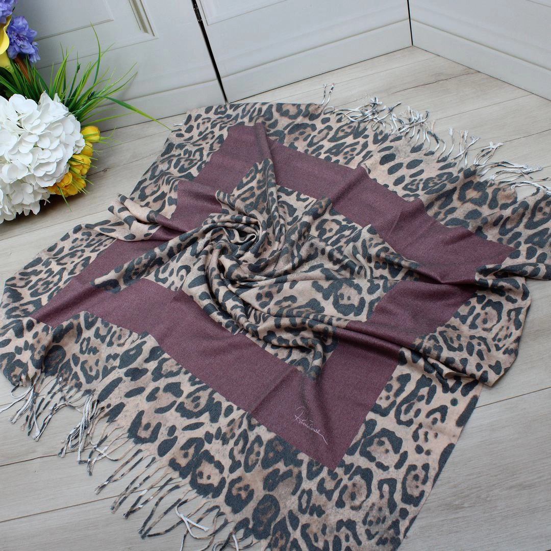 Жіноча хустка Cashmere Leo м’яка та стильна