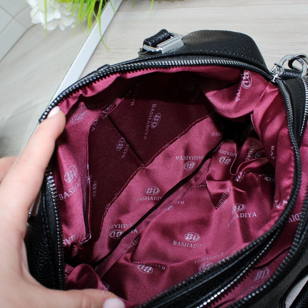 Жіноча чорна сумка з екошкіри на два відділення через плече крос-боді