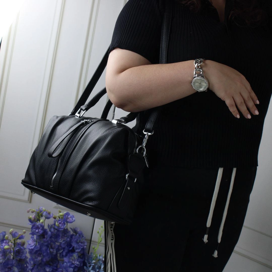 Жіноча чорна сумка з екошкіри на два відділення через плече крос-боді