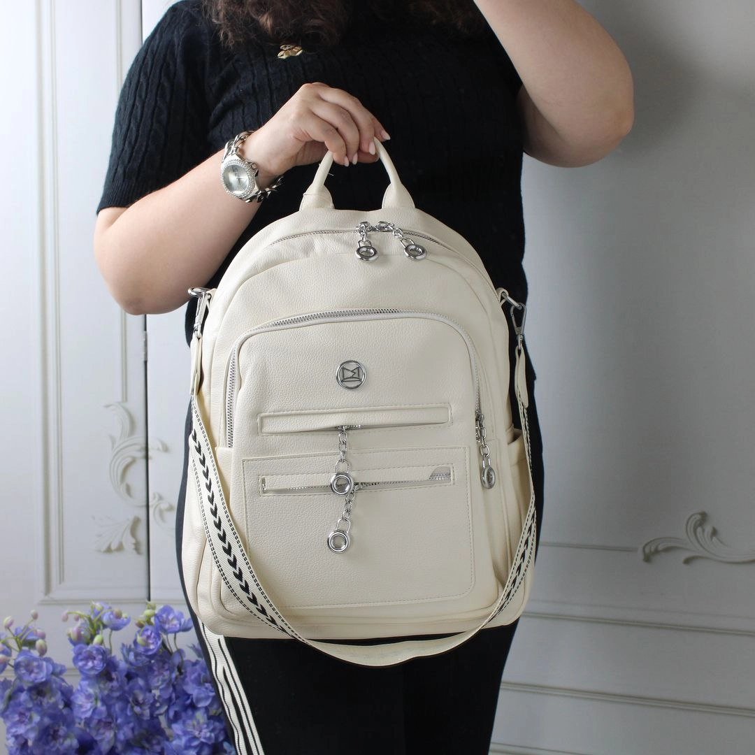 Жіночий молочний рюкзак-сумка з екошкіри, що вміщує формат А4, зі срібною фурнітурою