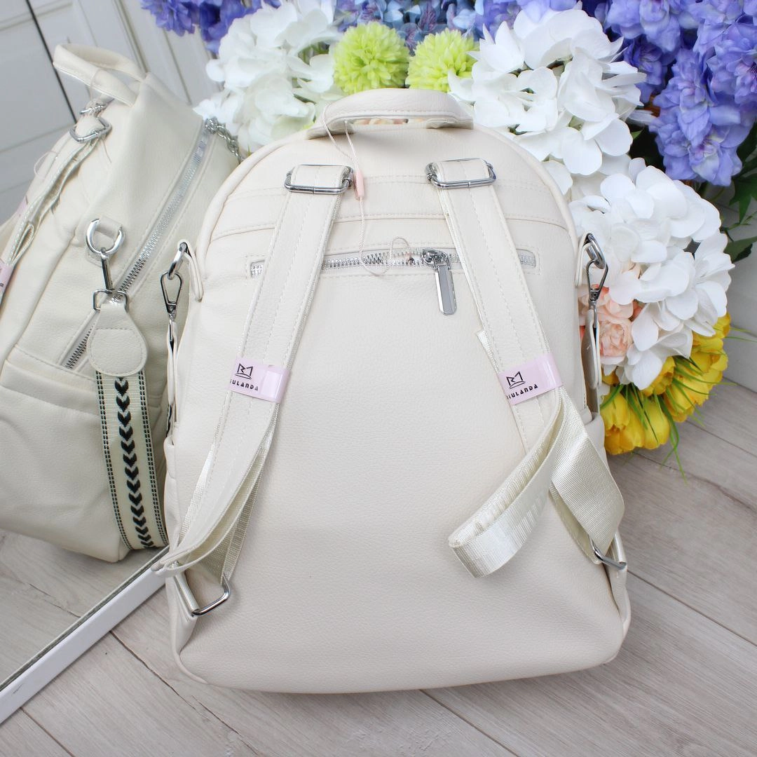 Жіночий молочний рюкзак-сумка з екошкіри, що вміщує формат А4, зі срібною фурнітурою