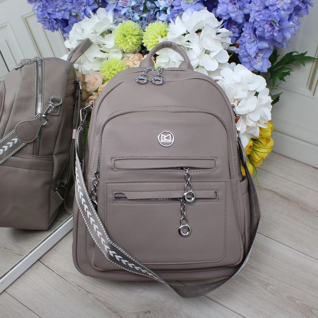 Жіночий рюкзак-сумка кольору капучіно з екошкіри, формат А4, зі срібною фурнітурою