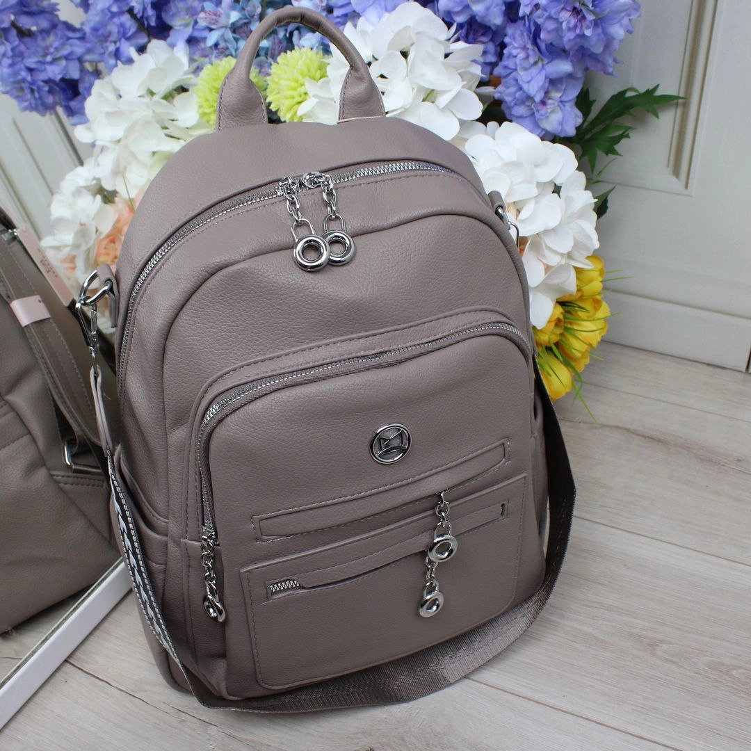 Жіночий рюкзак-сумка кольору капучіно з екошкіри, формат А4, зі срібною фурнітурою