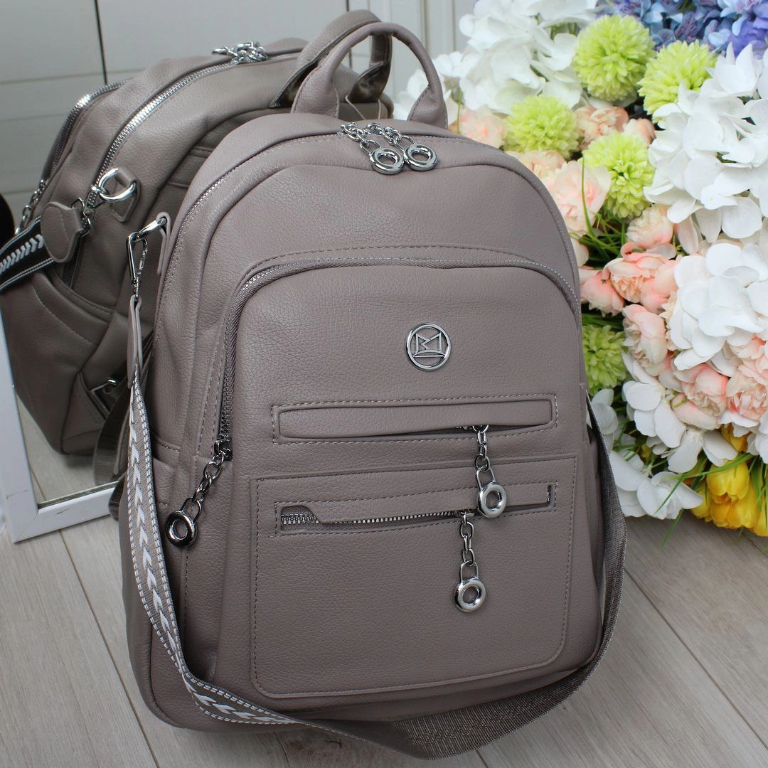 Жіночий рюкзак-сумка кольору капучіно з екошкіри, формат А4, зі срібною фурнітурою