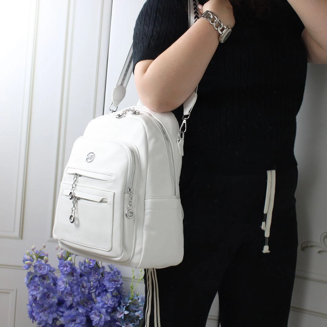 Жіночий білий рюкзак-сумка з екошкіри, формат А4, зі срібною фурнітурою