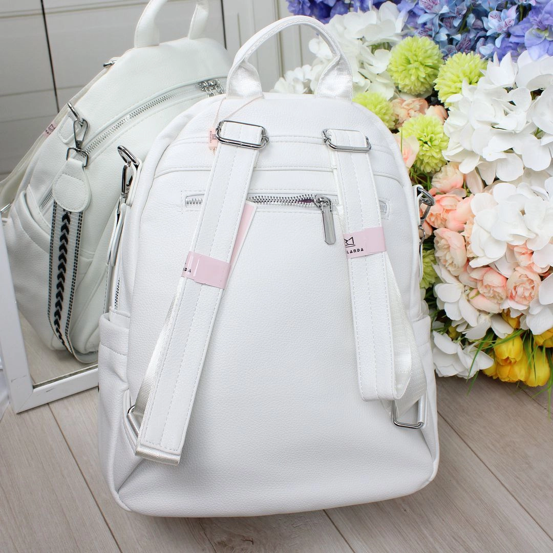 Жіночий білий рюкзак-сумка з екошкіри, формат А4, зі срібною фурнітурою