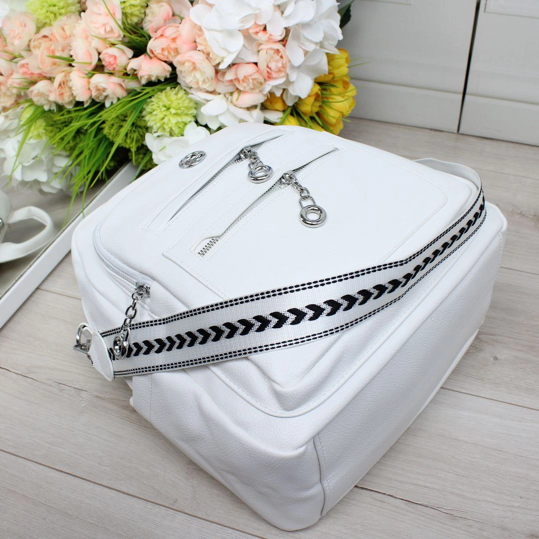 Жіночий білий рюкзак-сумка з екошкіри, формат А4, зі срібною фурнітурою