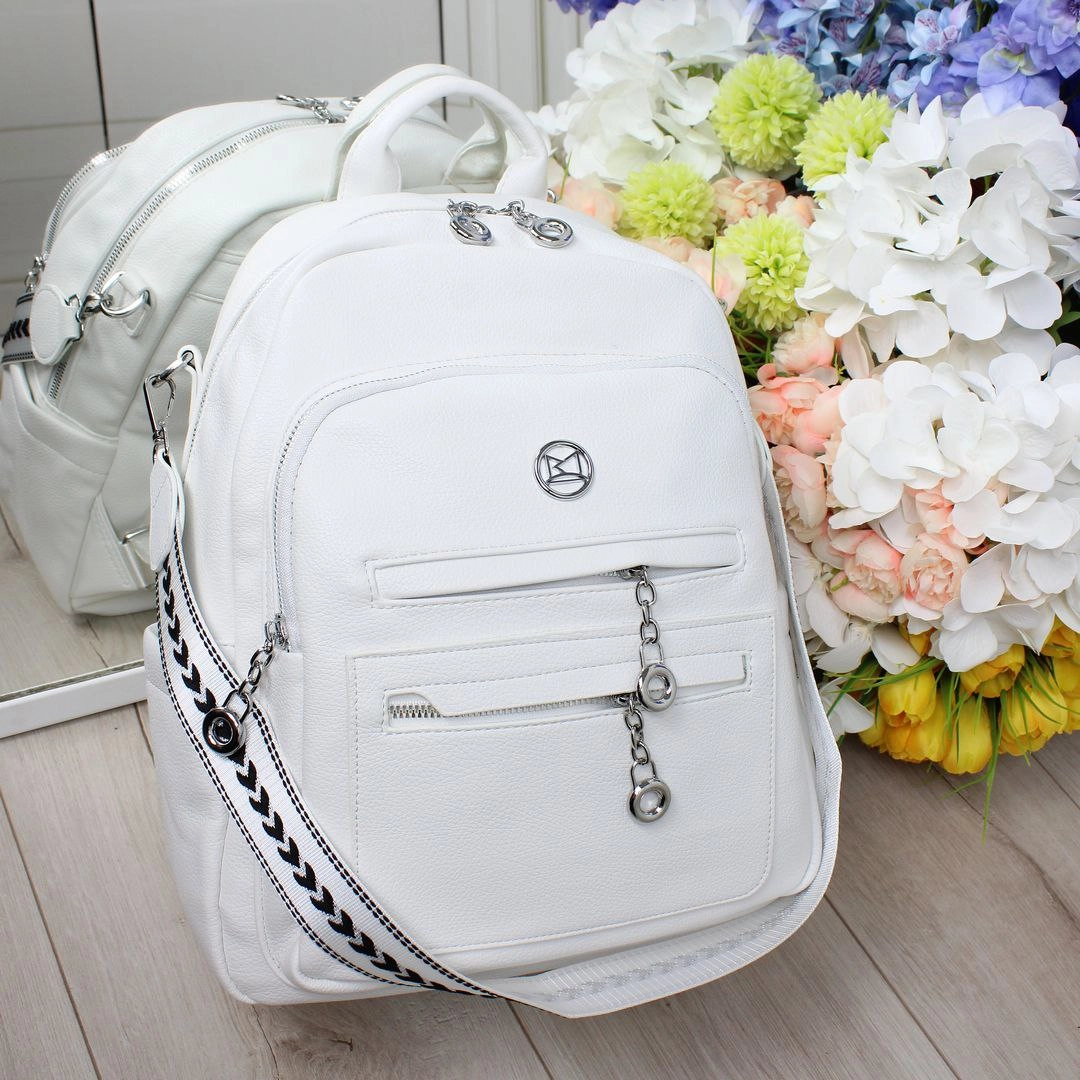 Жіночий білий рюкзак-сумка з екошкіри, формат А4, зі срібною фурнітурою