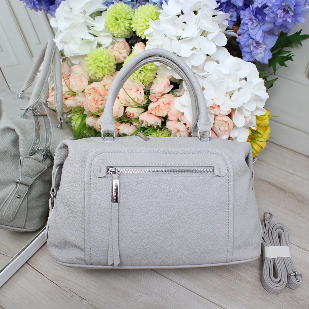 Жіноча сіра сумка з екошкіри люкс якості на два відділення з регульованим ременем