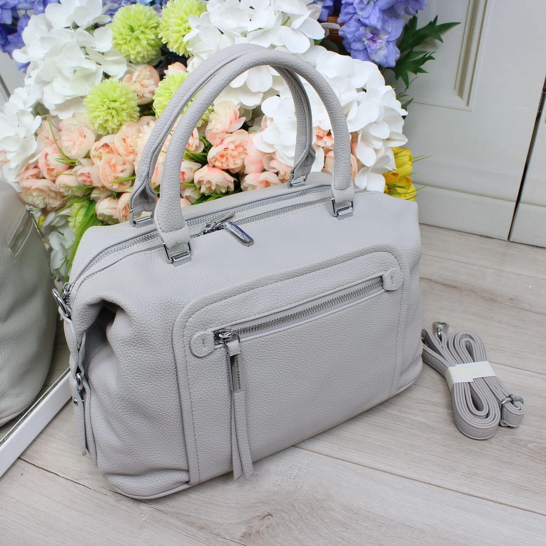 Жіноча сіра сумка з екошкіри люкс якості на два відділення з регульованим ременем