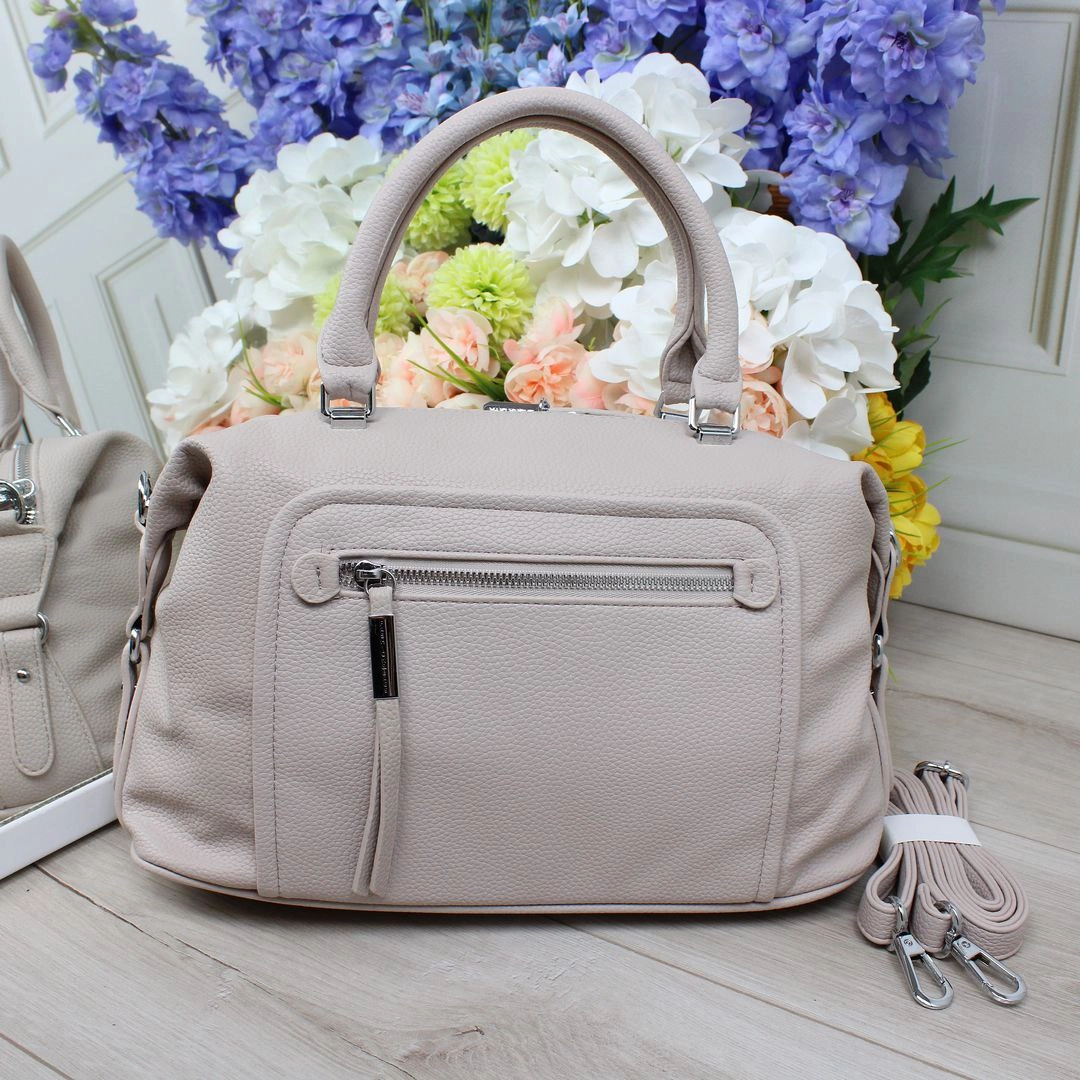 Жіноча сумка світла пудра з екошкіри люкс якості на два відділення з регульованим ременем