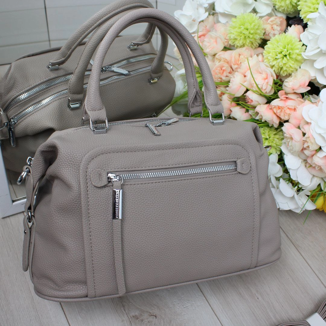 Жіноча сумка капучіно з екошкіри люкс якості на два відділення з регульованим ременем