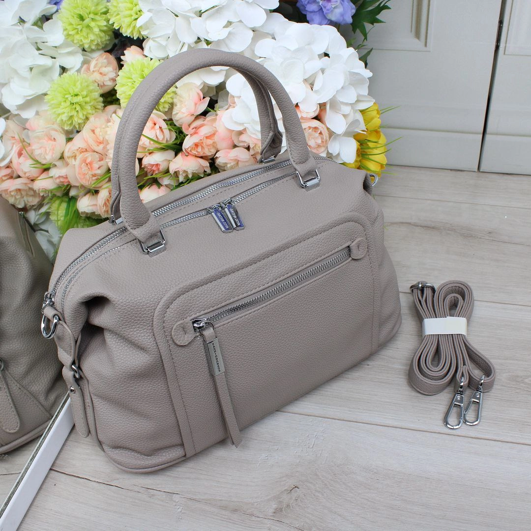 Жіноча сумка капучіно з екошкіри люкс якості на два відділення з регульованим ременем