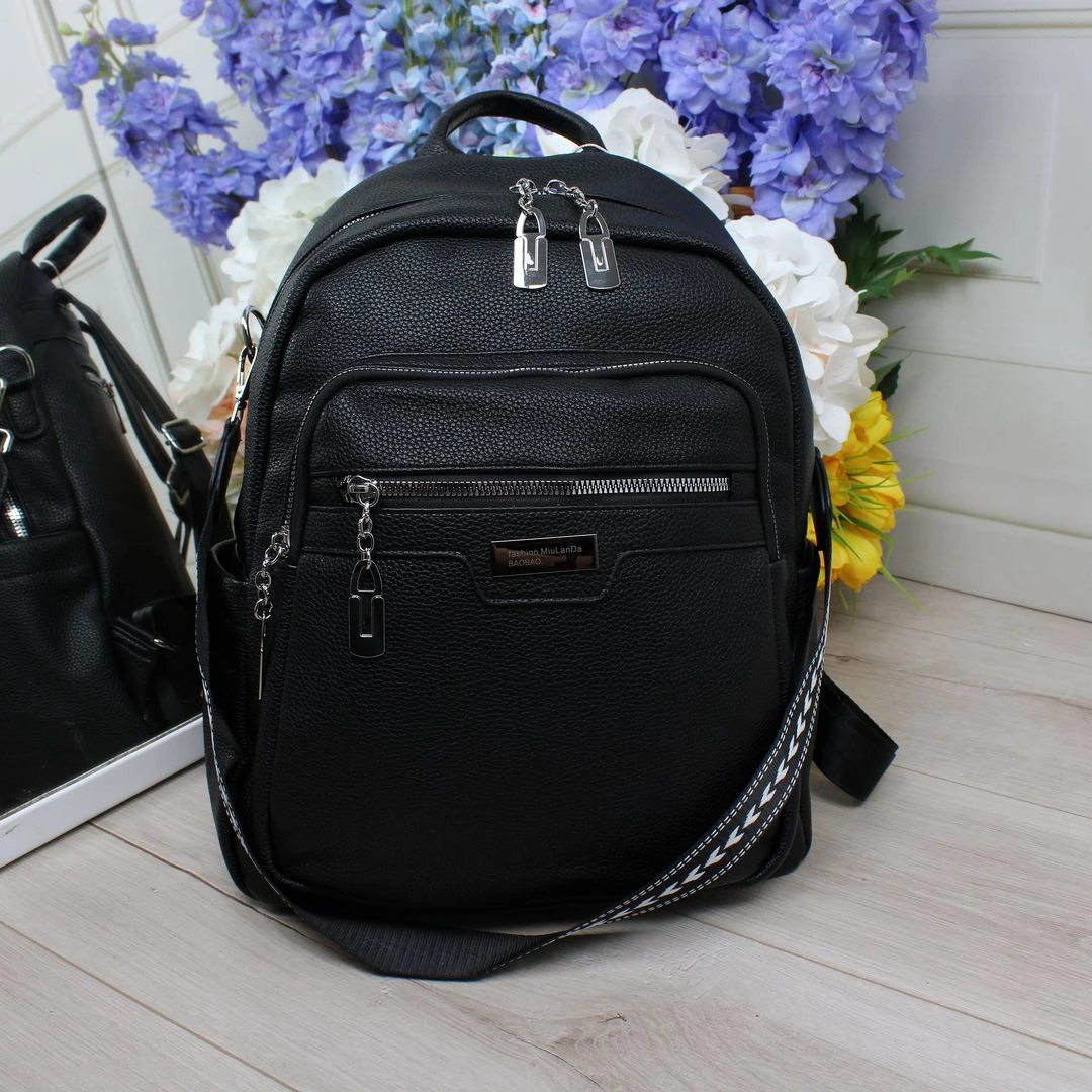 Жіночий чорний сумка-рюкзак з екошкіри формату А4